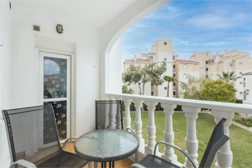 Beautiful Apartment With 2 Bedrooms Close To Beach 托雷维耶哈 外观 照片