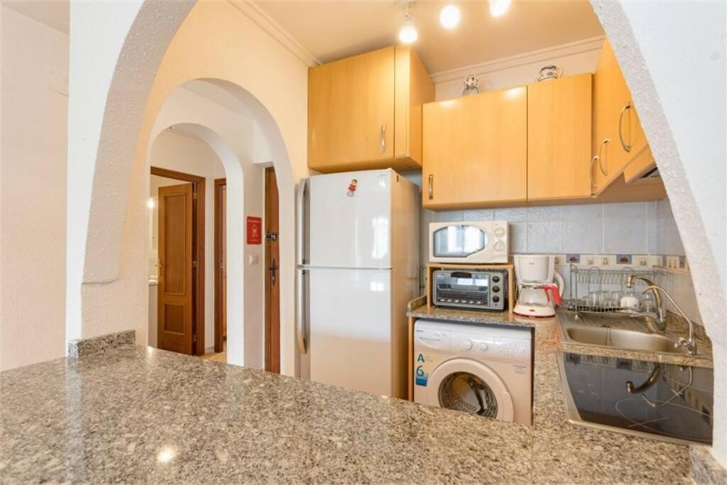 Beautiful Apartment With 2 Bedrooms Close To Beach 托雷维耶哈 外观 照片