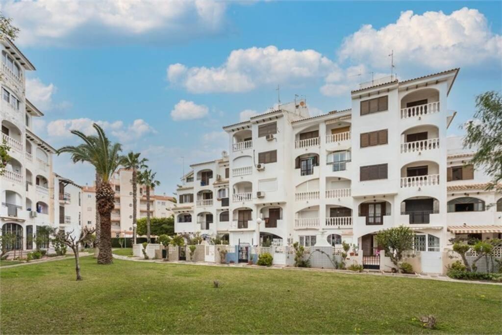 Beautiful Apartment With 2 Bedrooms Close To Beach 托雷维耶哈 外观 照片
