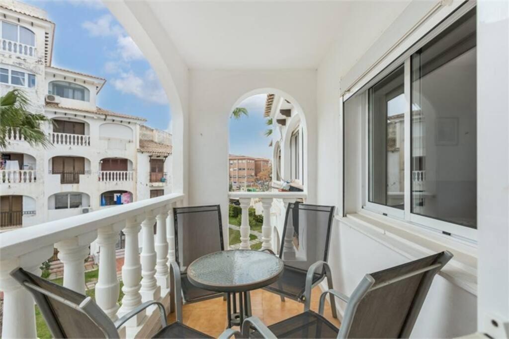 Beautiful Apartment With 2 Bedrooms Close To Beach 托雷维耶哈 外观 照片